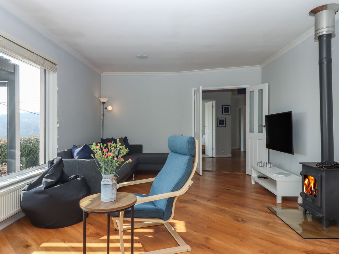 15 Summerland Avenue