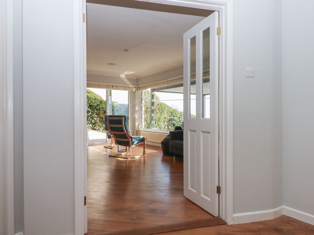 15 Summerland Avenue