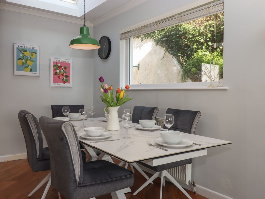 15 Summerland Avenue