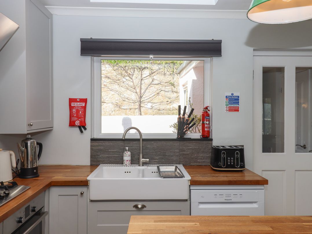 15 Summerland Avenue