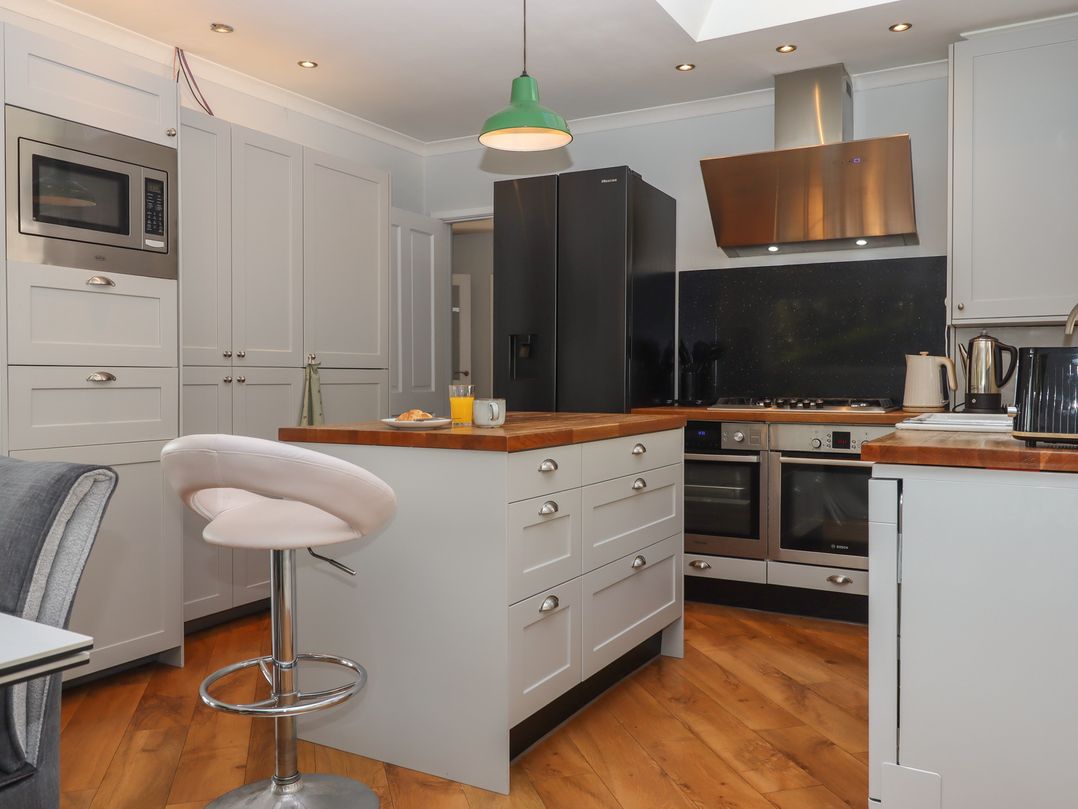 15 Summerland Avenue