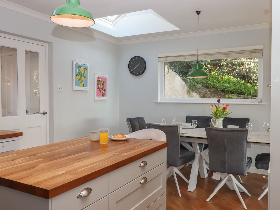 15 Summerland Avenue