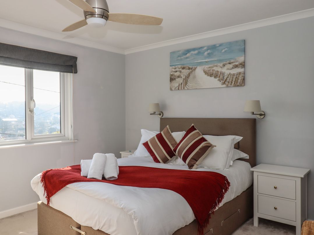 15 Summerland Avenue