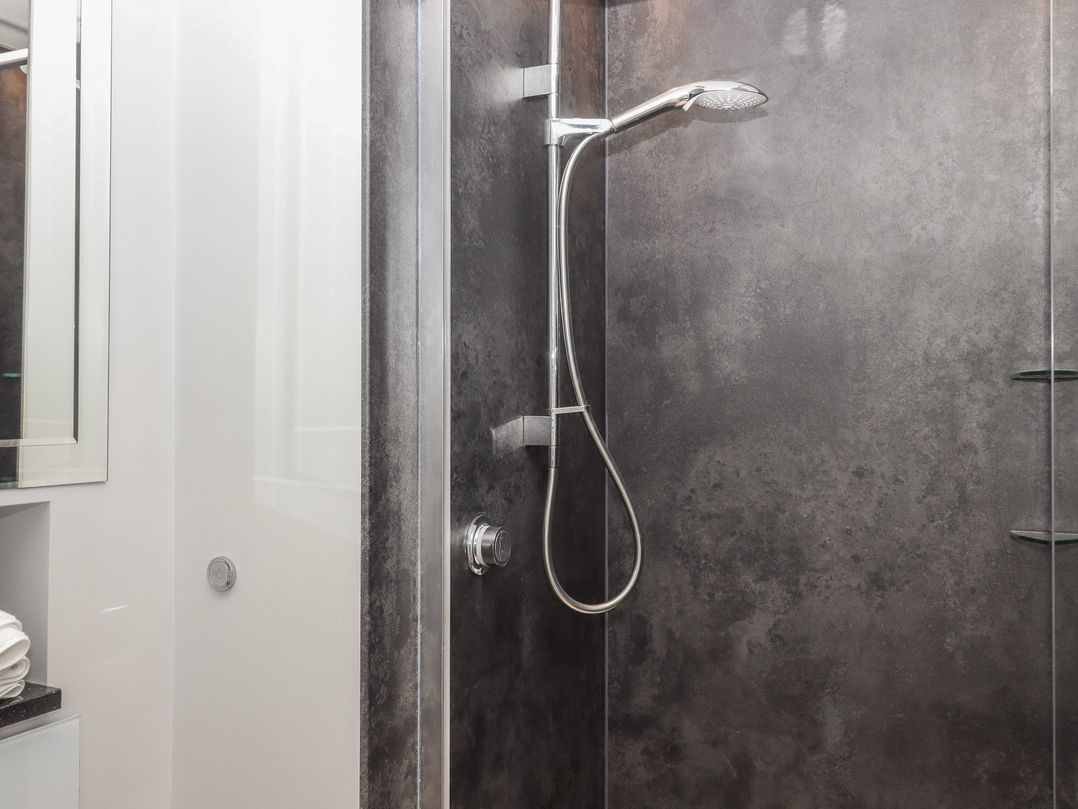 15 Summerland Avenue