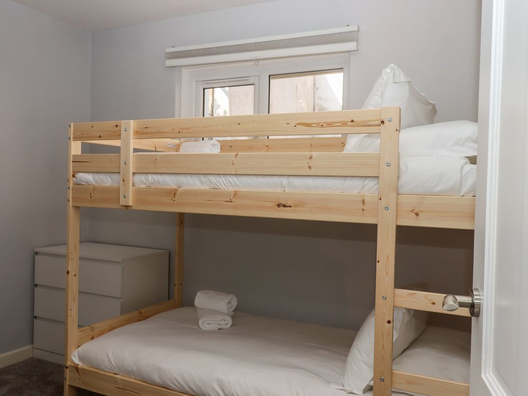 15 Summerland Avenue