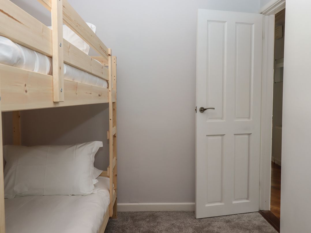 15 Summerland Avenue