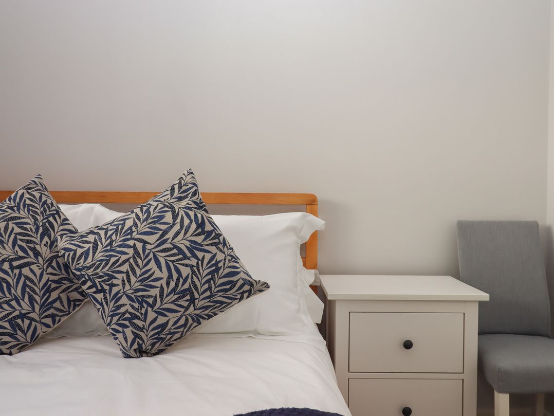 15 Summerland Avenue