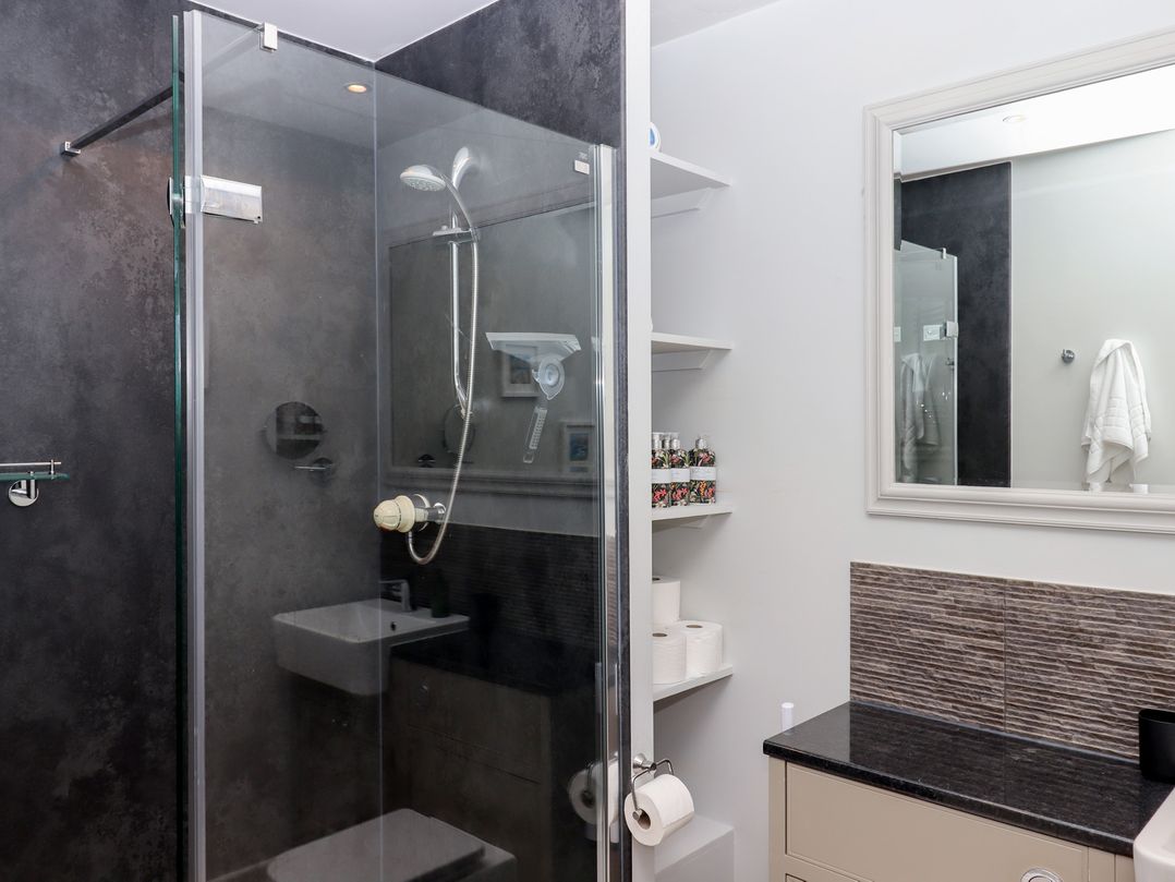 15 Summerland Avenue