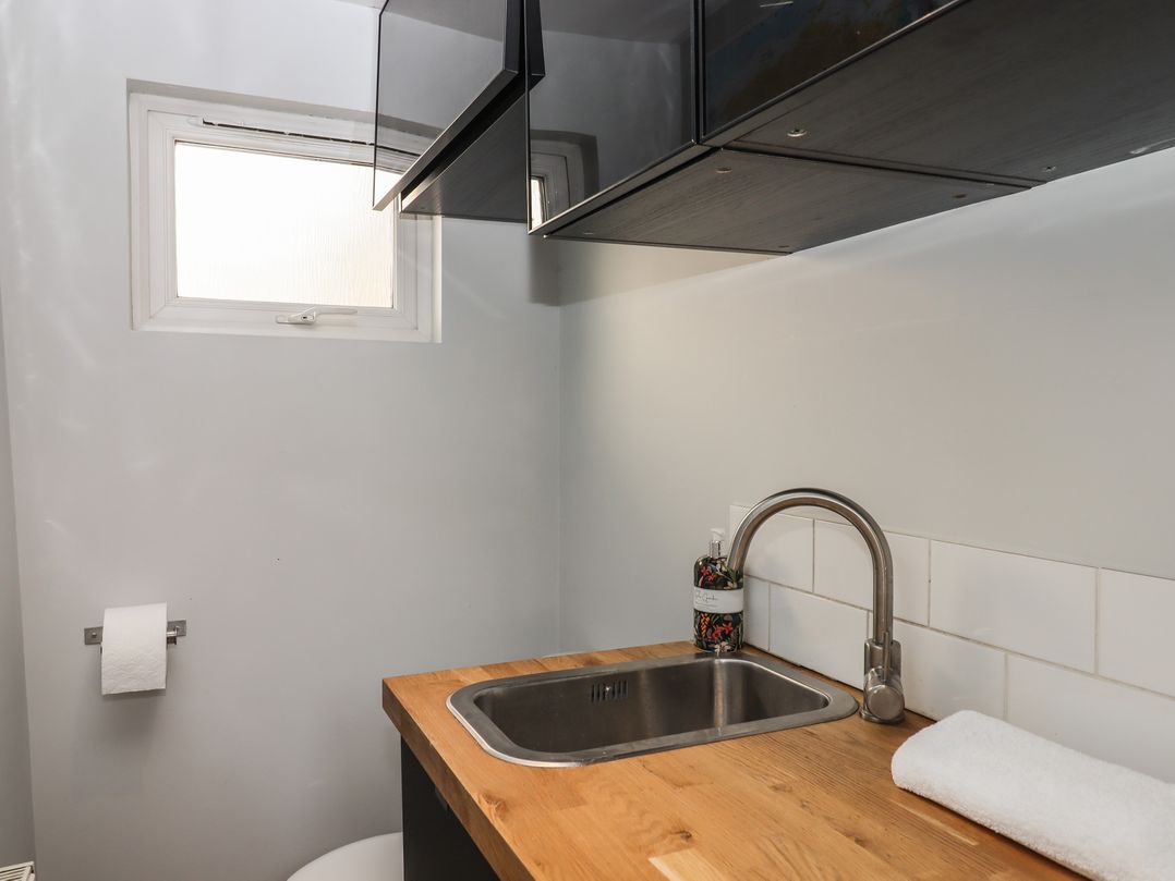 15 Summerland Avenue