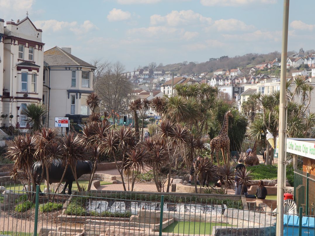 15 Summerland Avenue