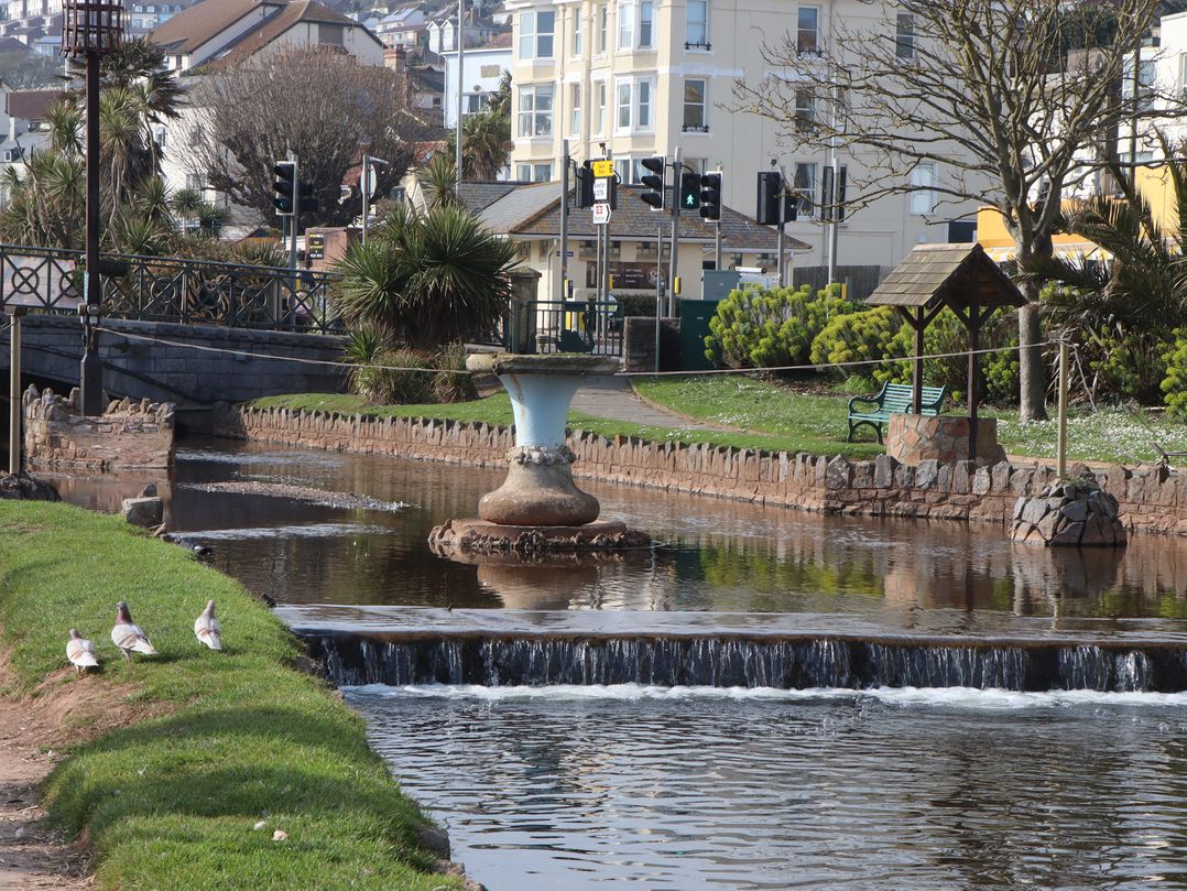 15 Summerland Avenue