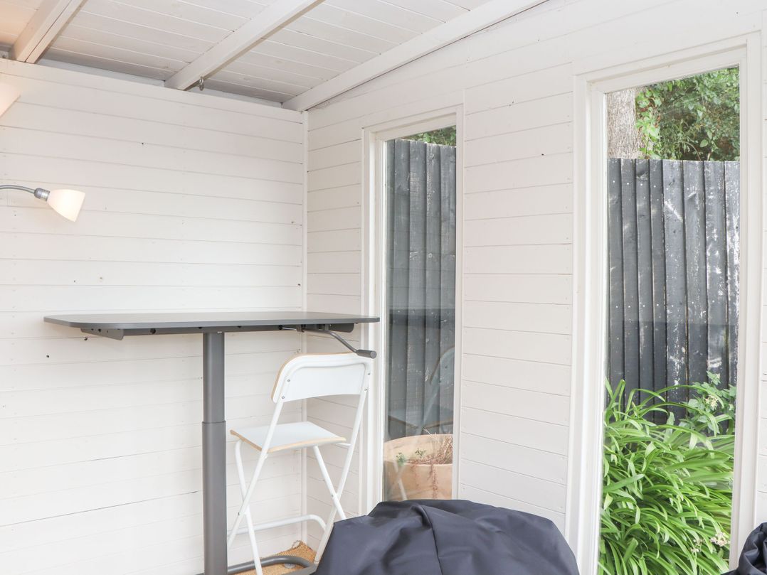15 Summerland Avenue