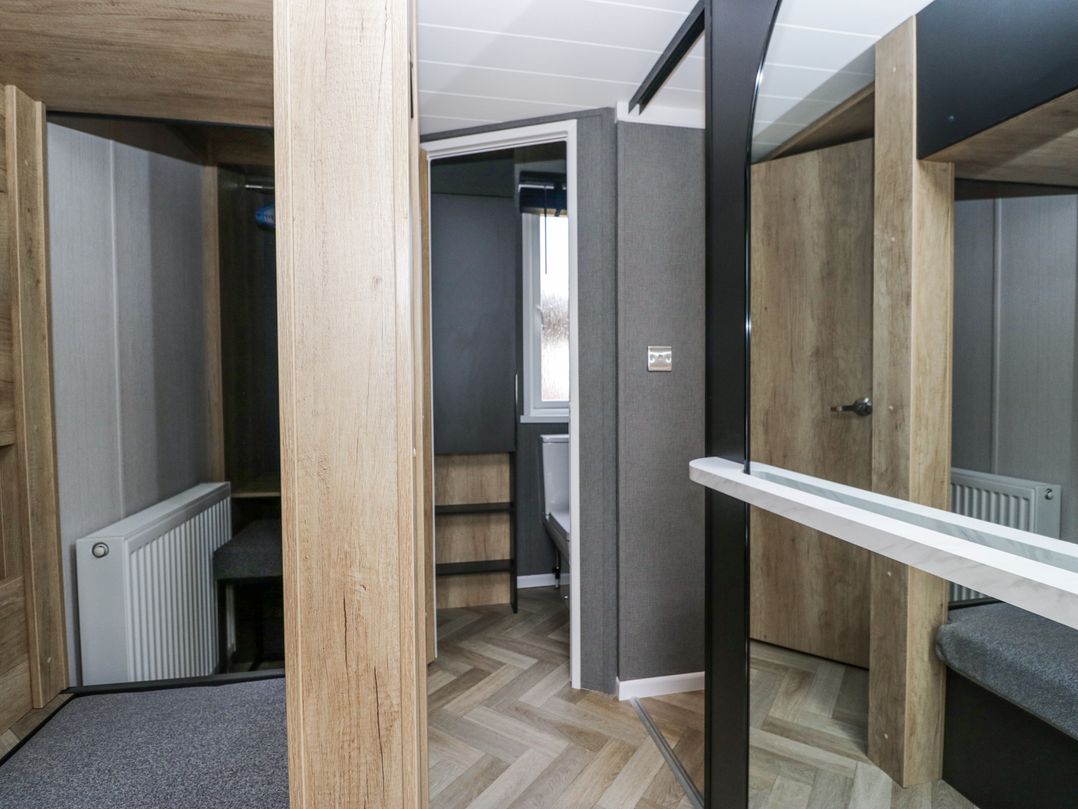 Woof Luxury Family Pod