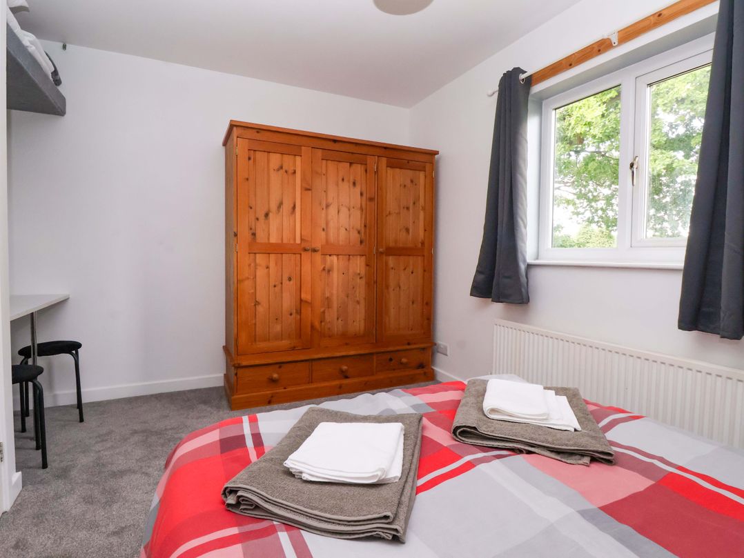 8 Wharfedale Mews