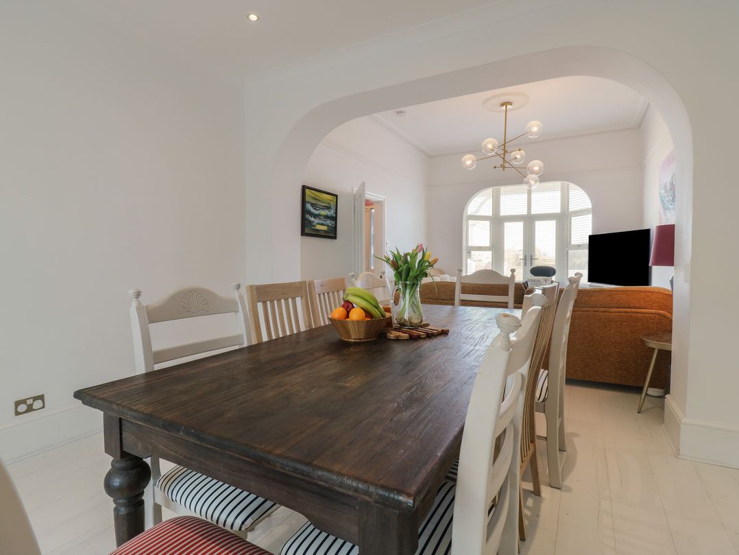 Marine House - Amazing beachside location