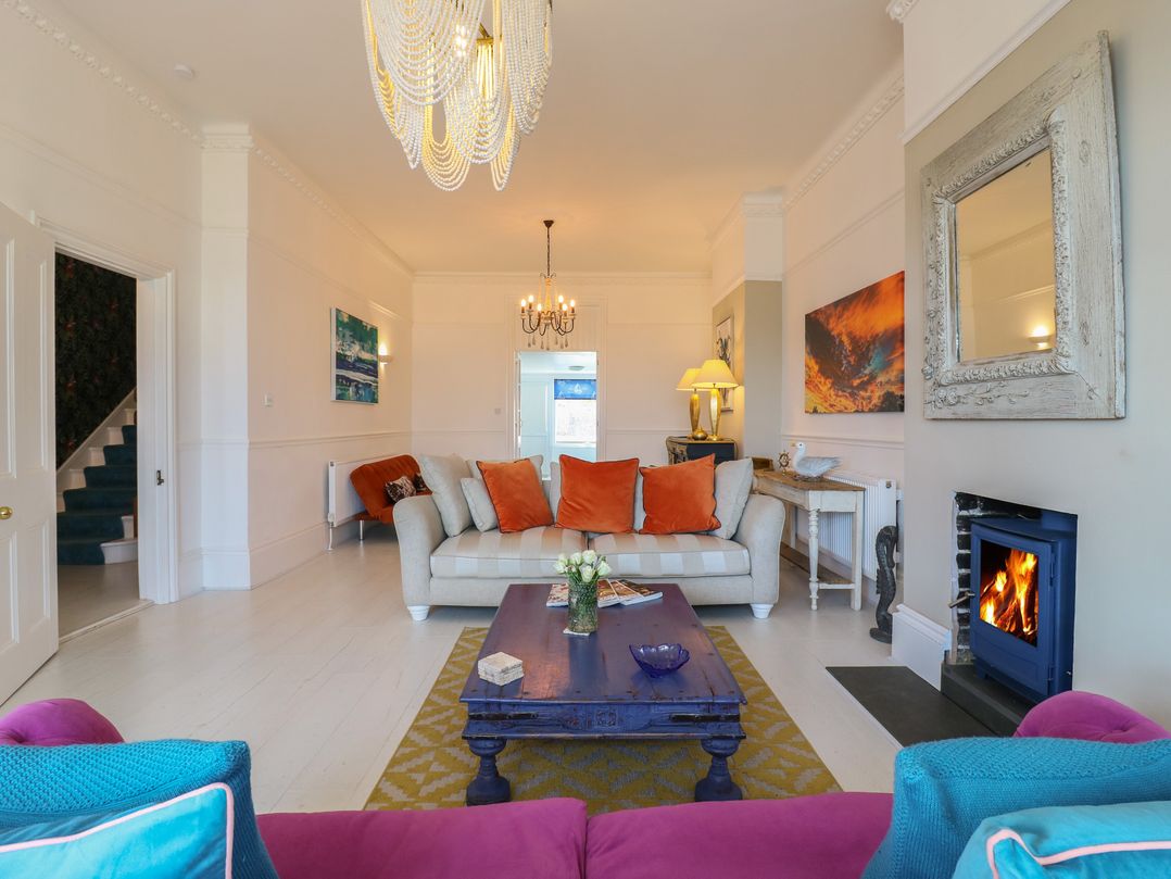 Marine House - Amazing beachside location