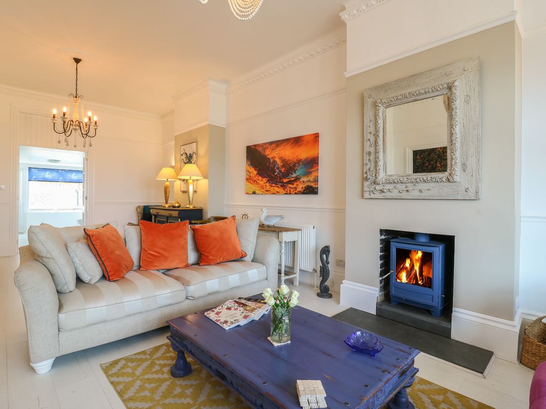 Marine House - Amazing beachside location