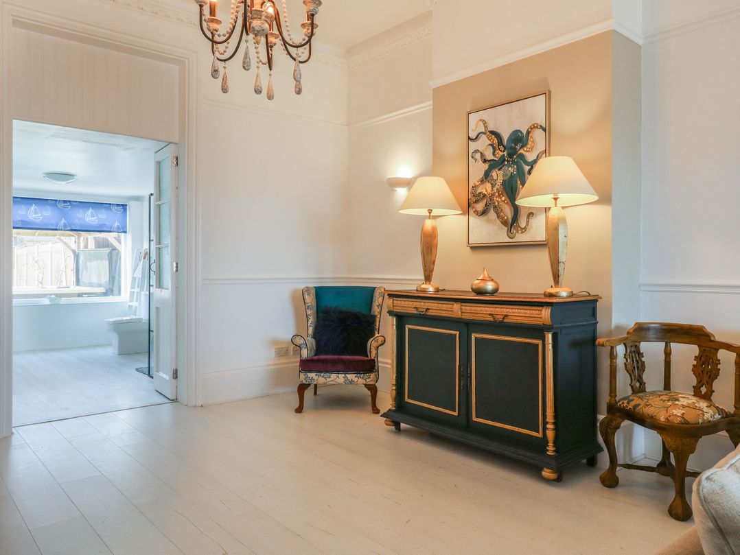 Marine House - Amazing beachside location