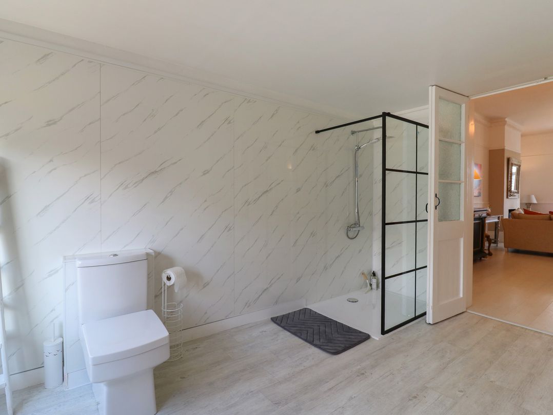 Marine House - Amazing beachside location