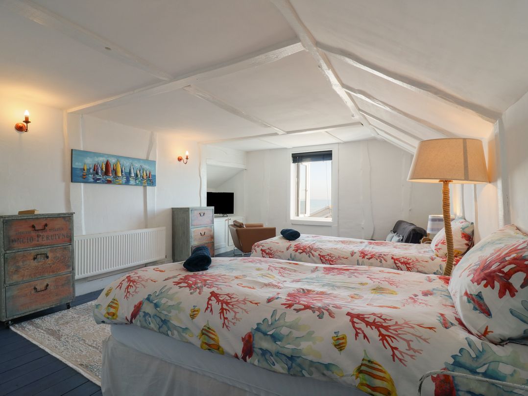 Marine House - Amazing beachside location