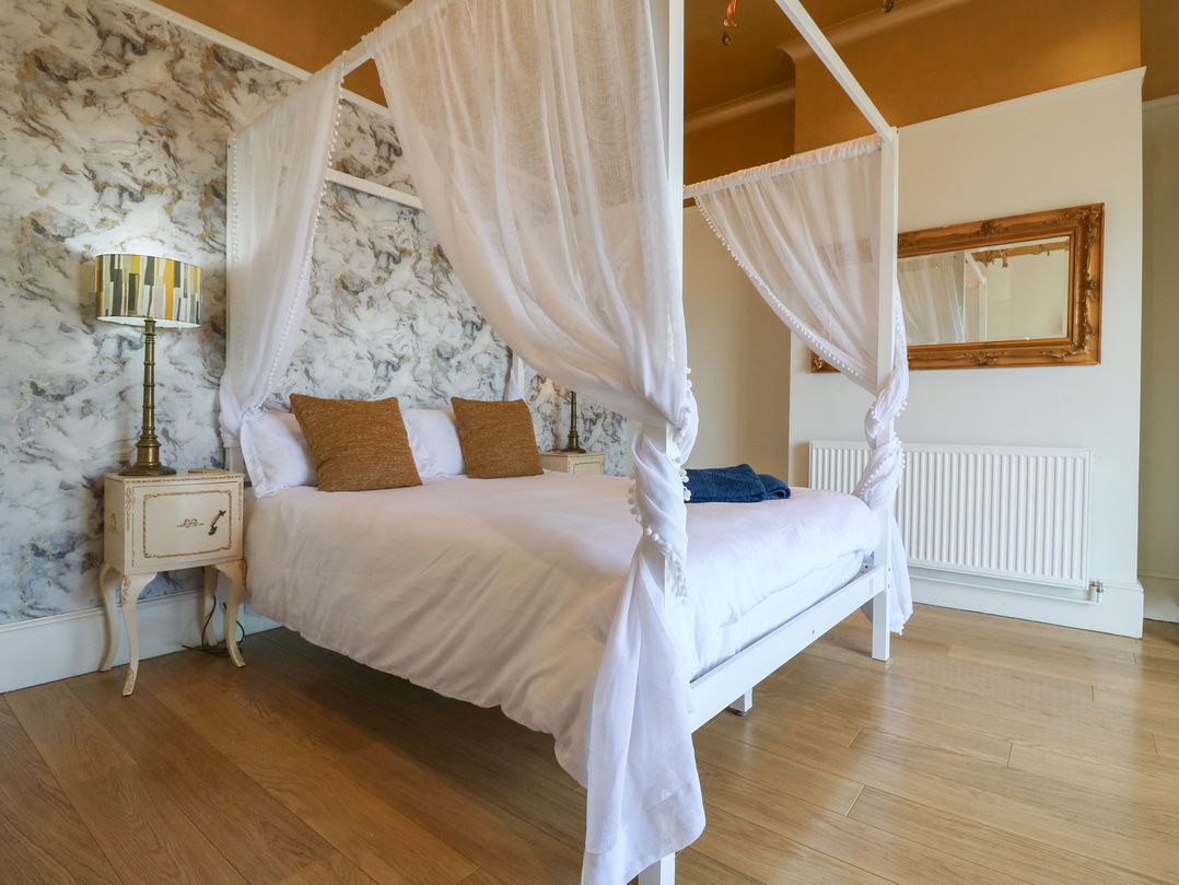 Marine House - Amazing beachside location