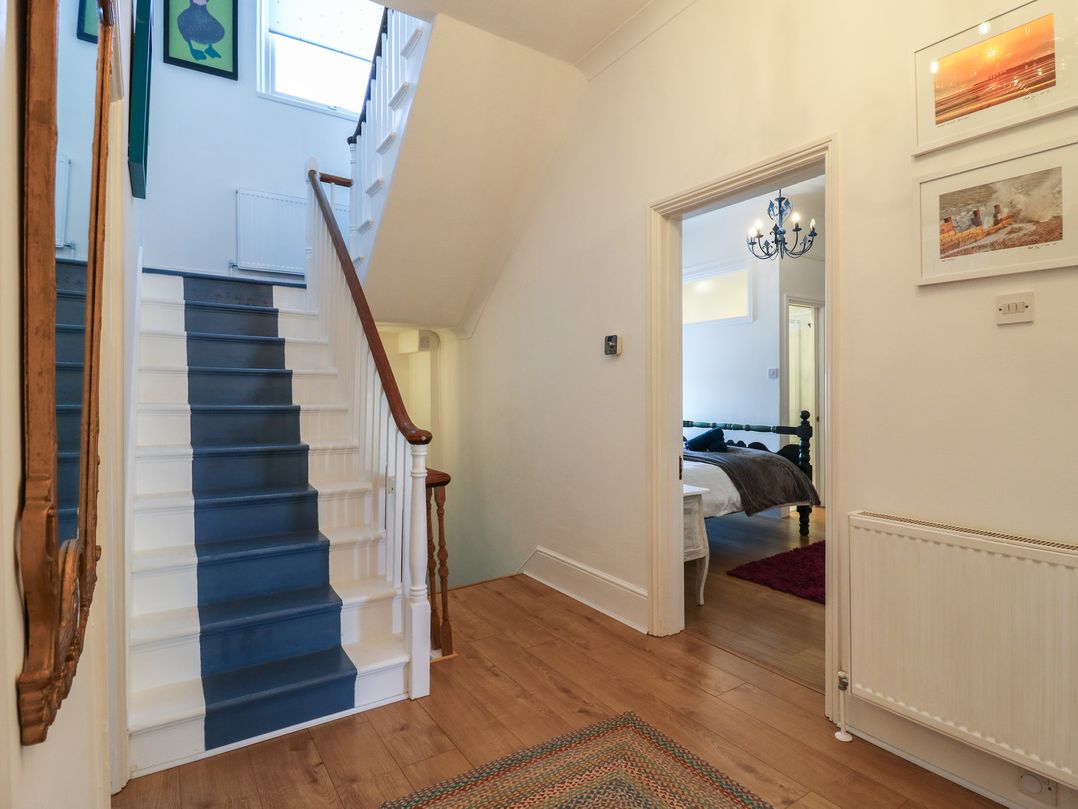 Marine House - Amazing beachside location