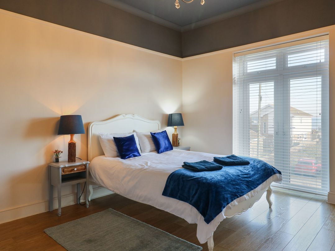 Marine House - Amazing beachside location