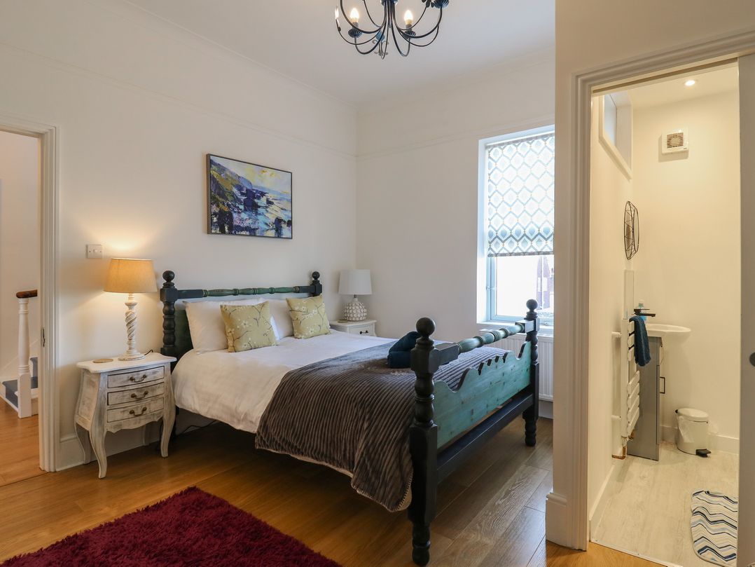 Marine House - Amazing beachside location