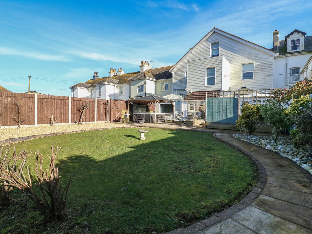 Marine House - Amazing beachside location