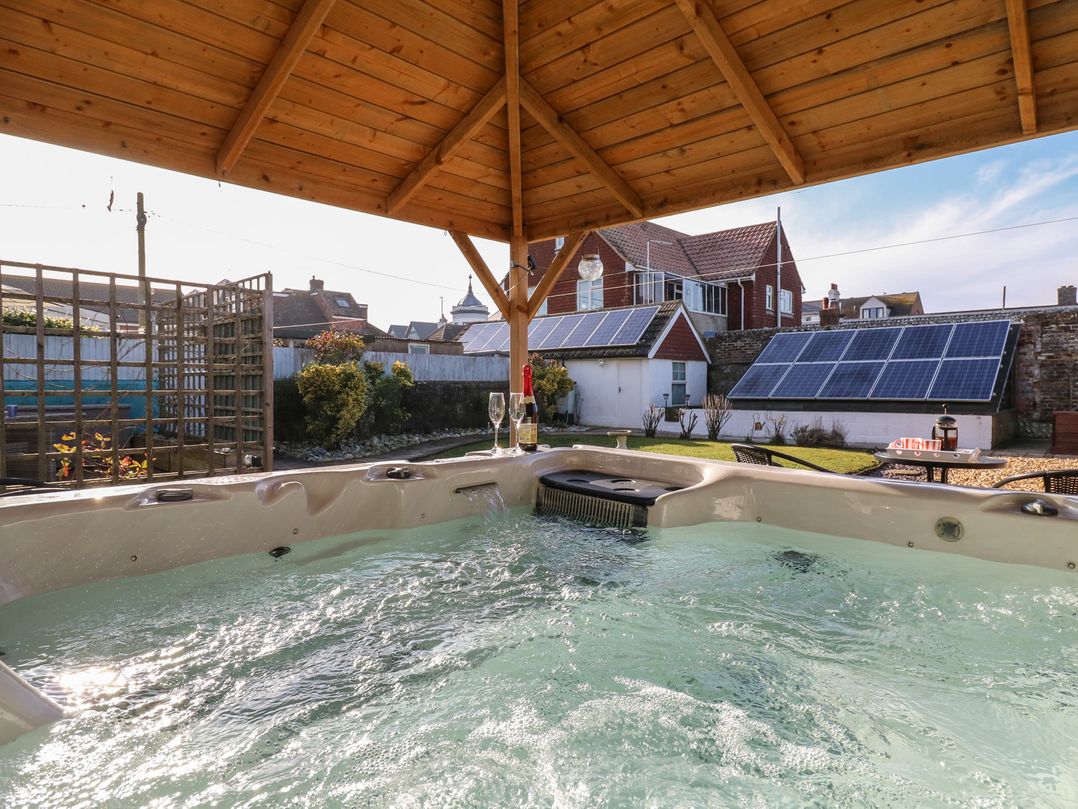 Marine House - Amazing beachside location