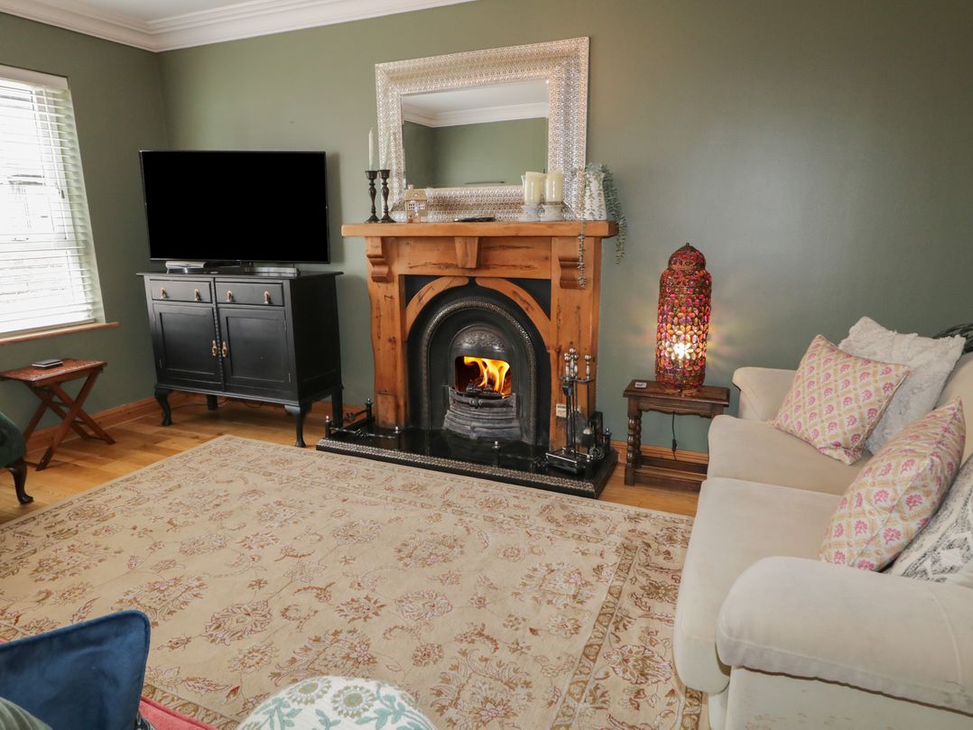 Donagh Cross Town House