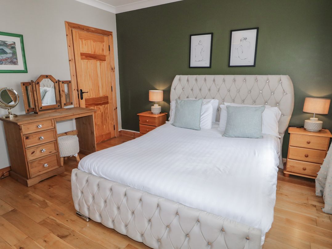 Donagh Cross Town House