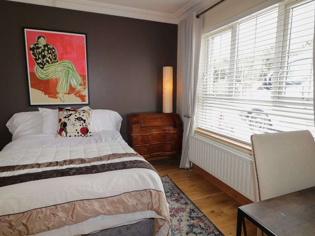 Donagh Cross Town House