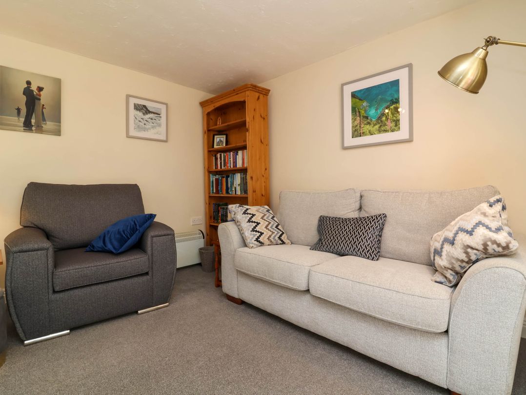 6 Wildersmouth Court Apartments