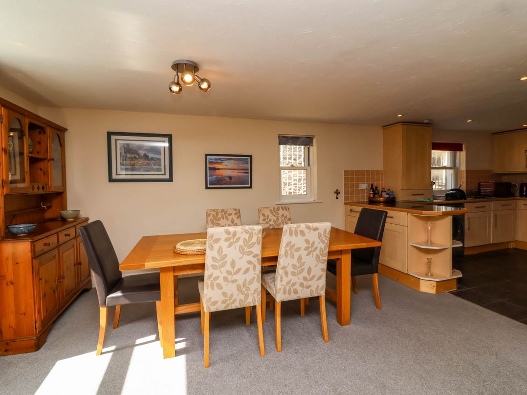 6 Wildersmouth Court Apartments