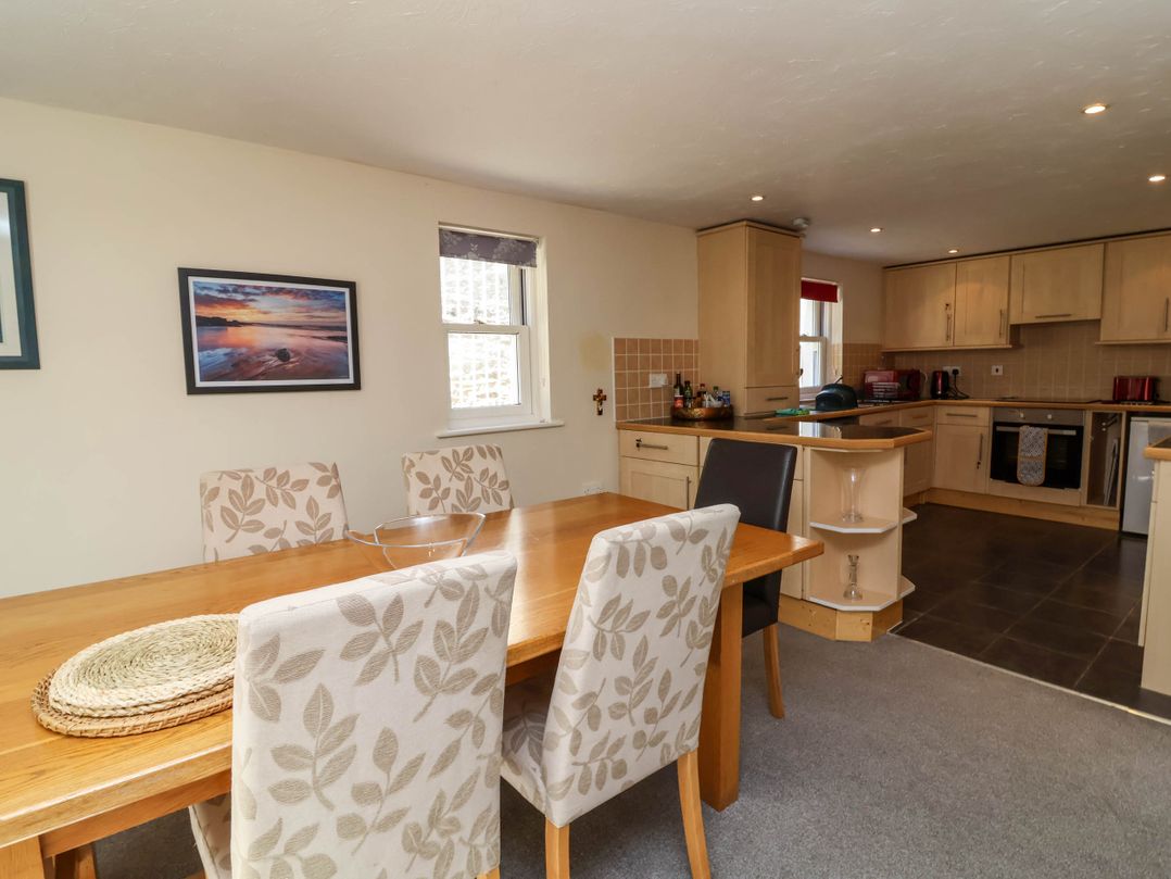 6 Wildersmouth Court Apartments