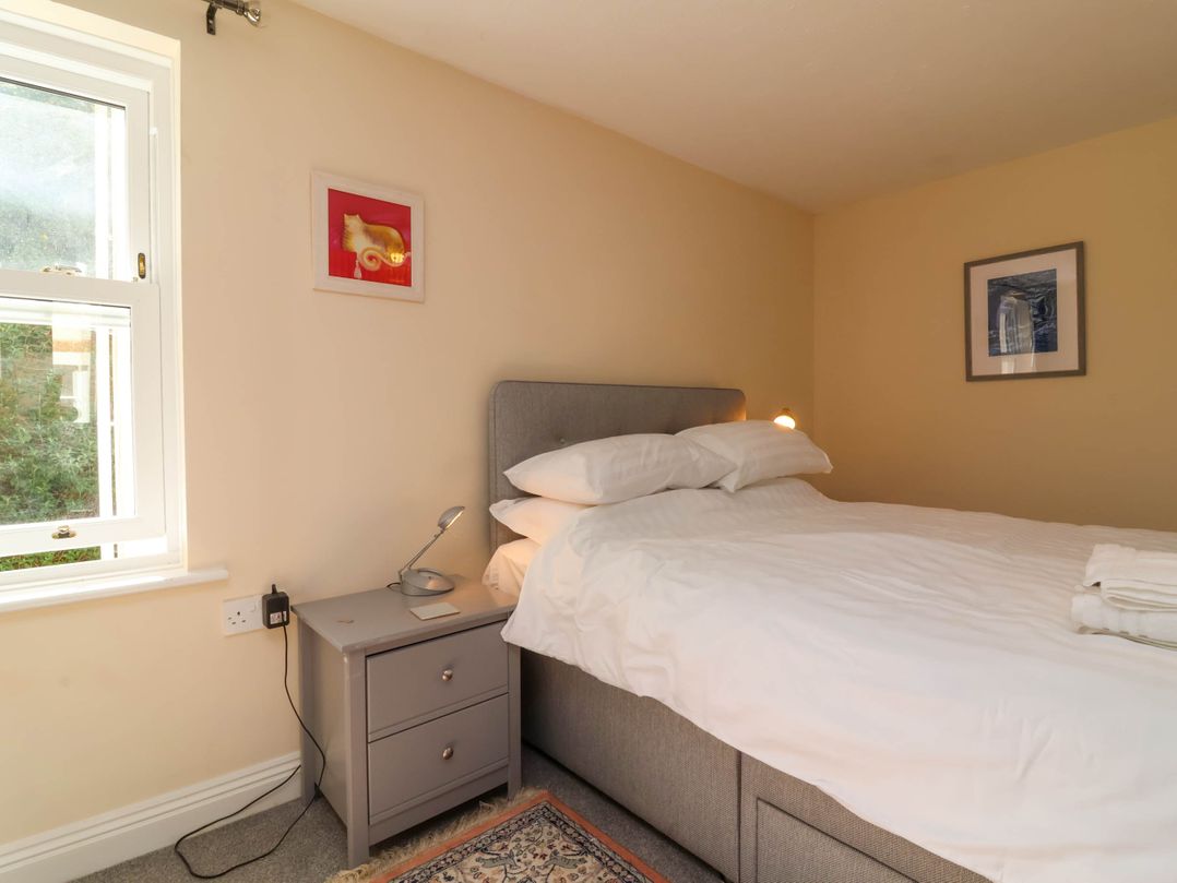 6 Wildersmouth Court Apartments