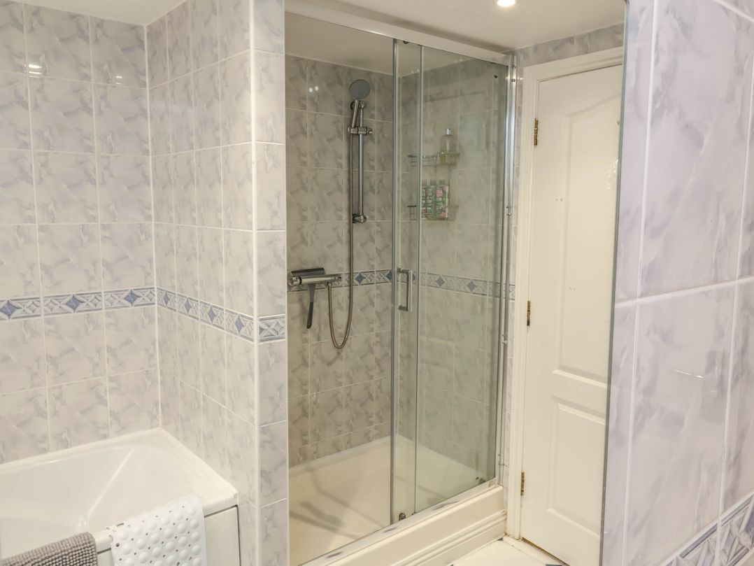 6 Wildersmouth Court Apartments