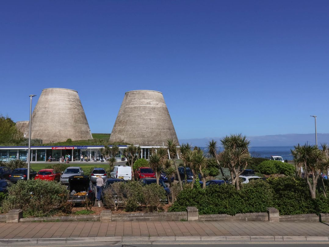 6 Wildersmouth Court Apartments