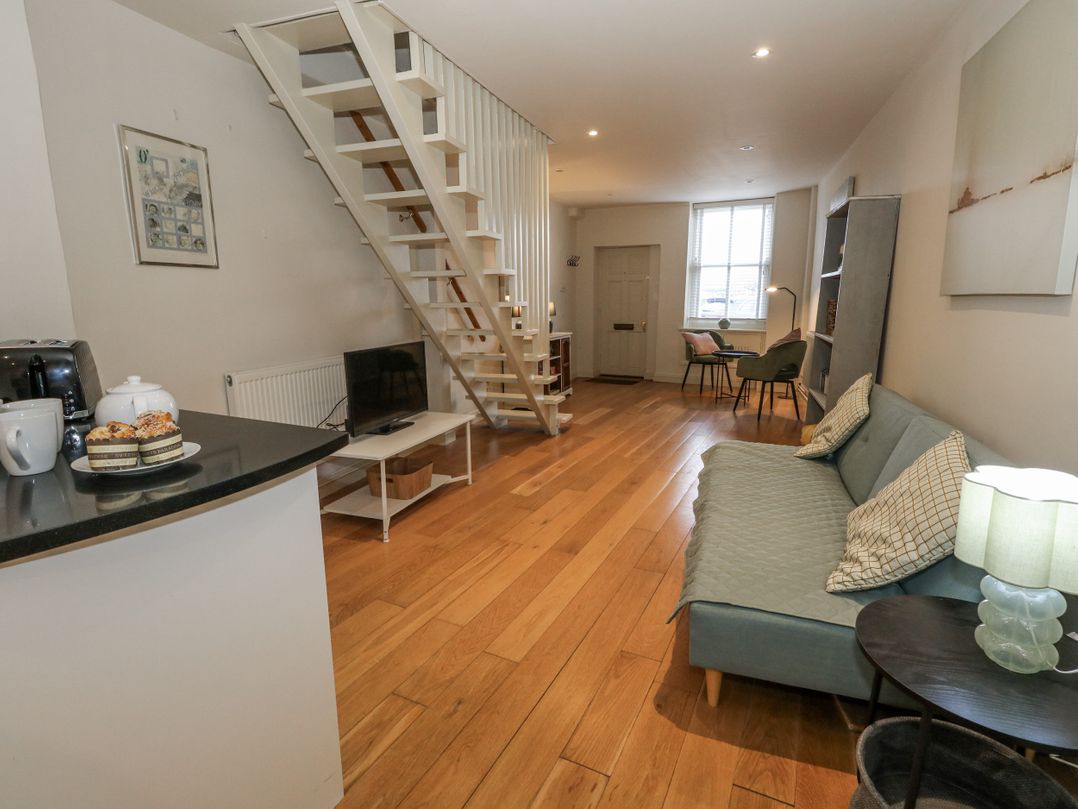 Harbourside, Weymouth - Sleeps 4 guests