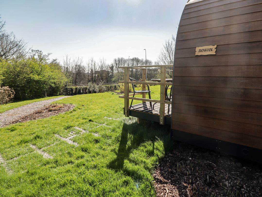 Rowan Hobbit Pod