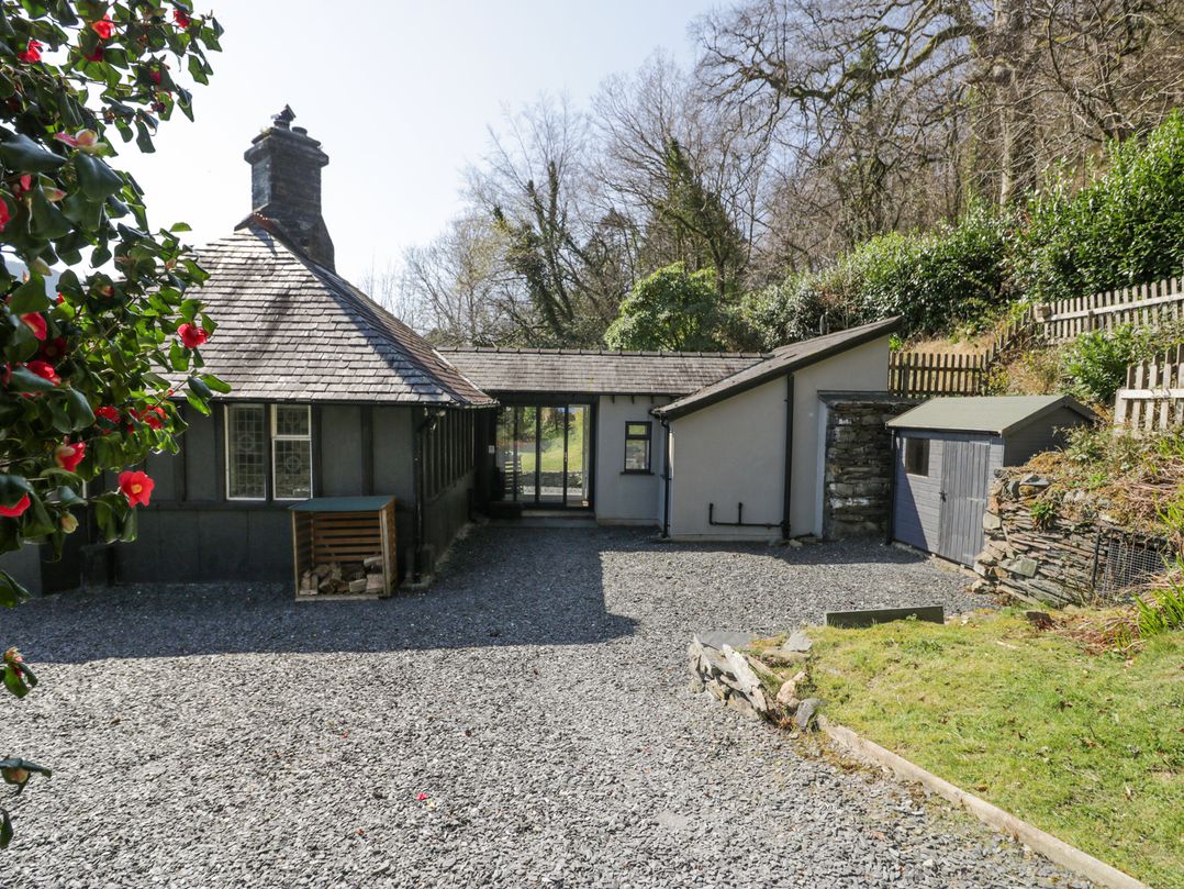 Bwthyn y Coediwr (The Woodcutters Cottage)