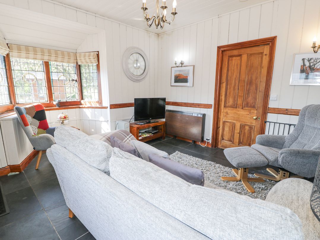 Bwthyn y Coediwr (The Woodcutters Cottage)
