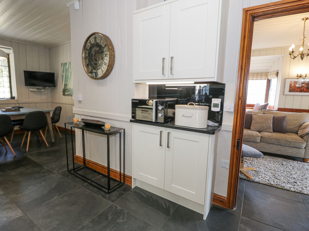 Bwthyn y Coediwr (The Woodcutters Cottage)