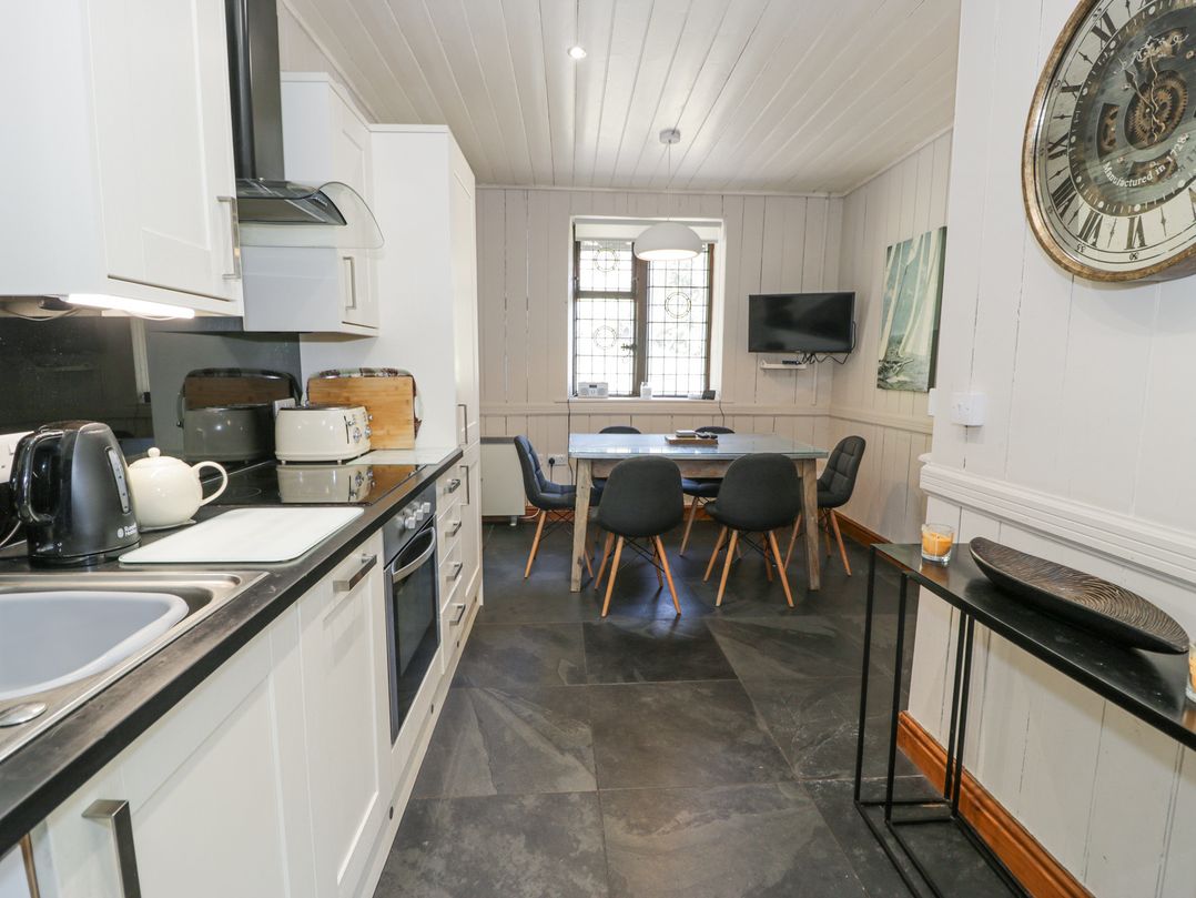Bwthyn y Coediwr (The Woodcutters Cottage)