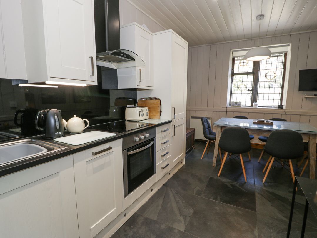 Bwthyn y Coediwr (The Woodcutters Cottage)