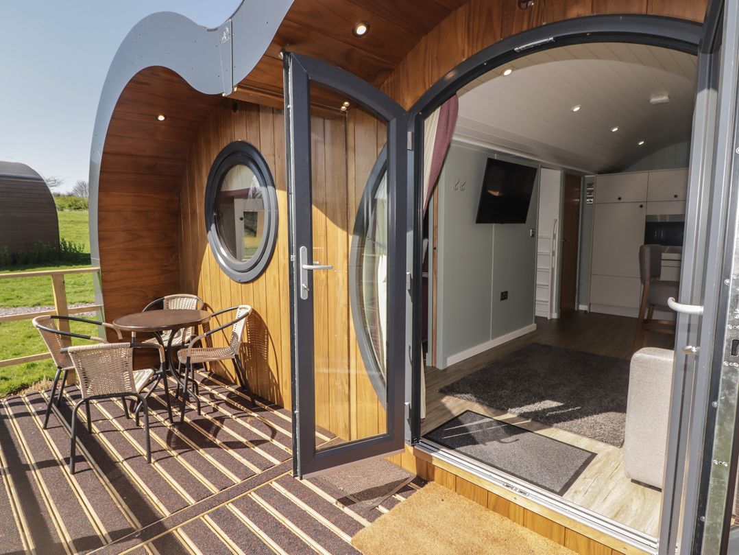 The Hazel Hobbit Pod