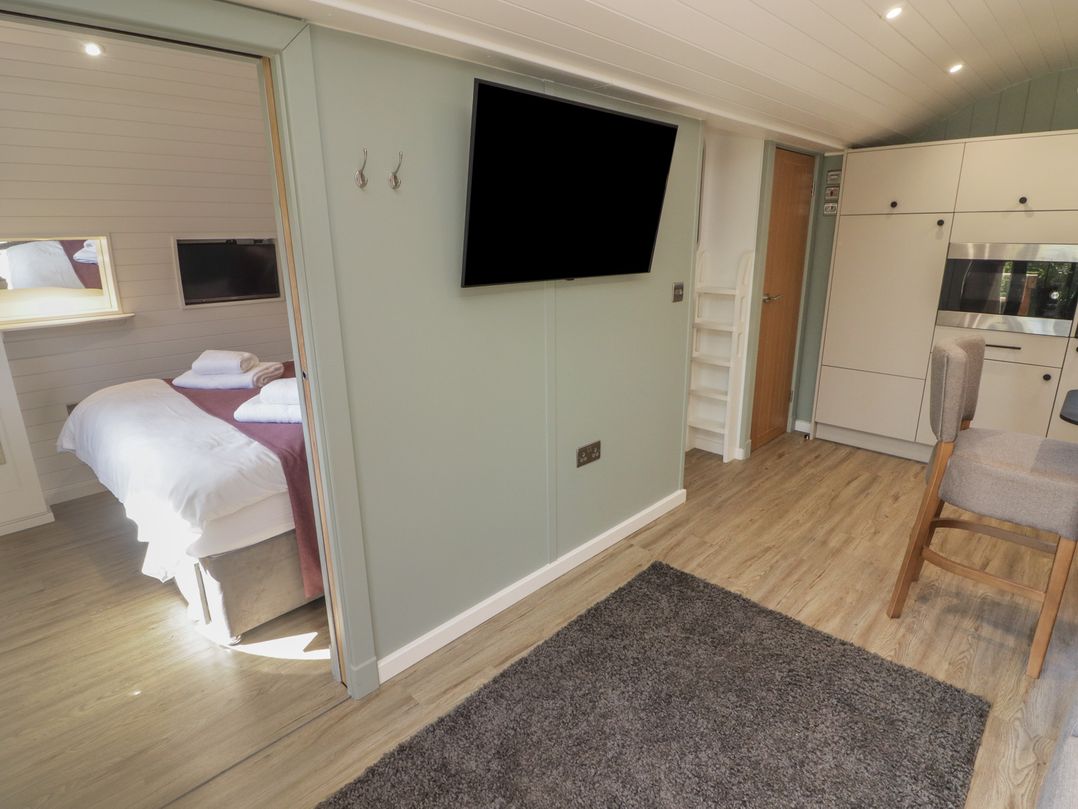 The Hazel Hobbit Pod