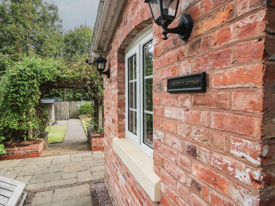 2 Aqueduct Cottages