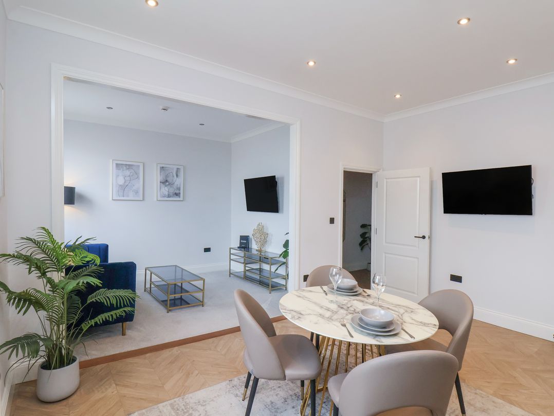 The Salisbury - 1 Bedroom Deluxe Apartment